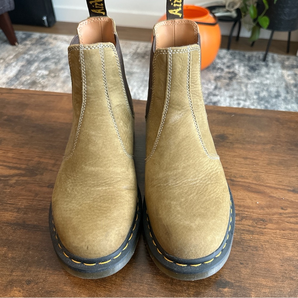 Dr. Martens 2976 Chelsea Boots